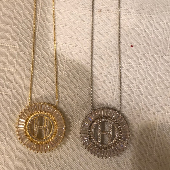 ❤️ Initial  necklace ❤️ H - Picture 2 of 2